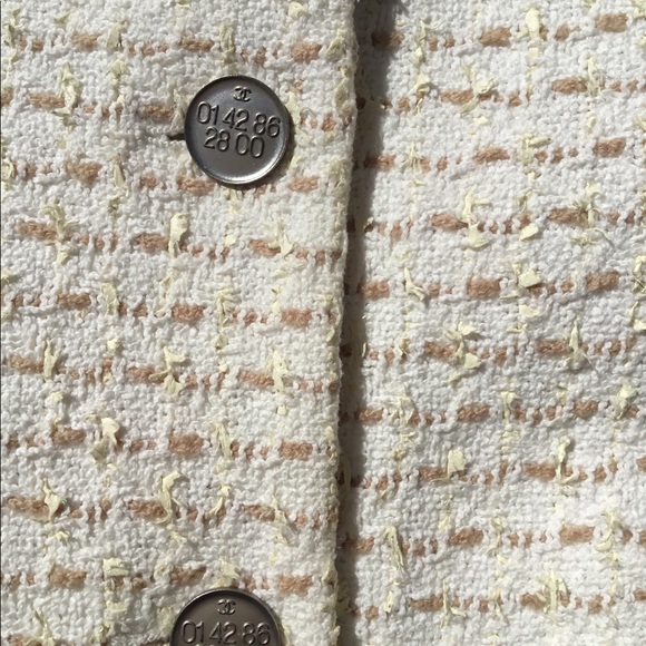 CHANEL Boutique Tweed Blazer/CHANEL Jacket 98P. - Picture 3 of 8